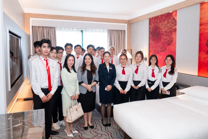 Sinh viên Quản trị khách sạn nâng tầm kỹ năng nghề tại Sheraton Saigon Hotel 65