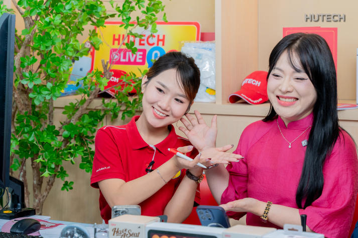 [HUTECH TIKTOK LIVE 2025] Bản lĩnh đón kết quả trúng tuyển, vững tâm bước vào đại học 27