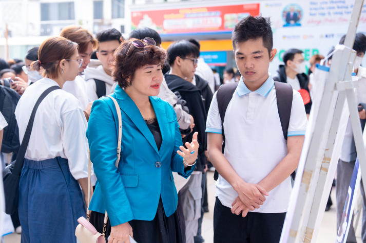 [Video] 53 dự án “lên sóng” tại Poster Innovation HUTECH, sinh viên bứt phá với loạt ý tưởng đậm tính ứng dụng 38