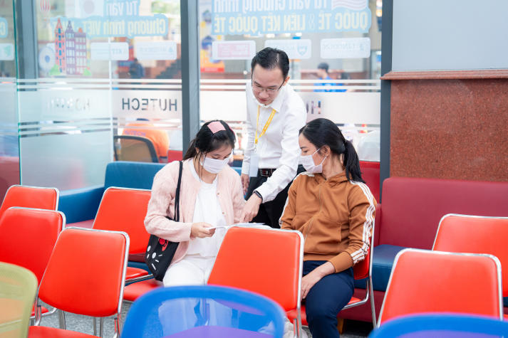 Tân sinh viên HUTECH đến trường nhập học từ sáng sớm 50