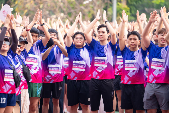Gần 1.000 vận động viên HUTECH lan tỏa yêu thương cùng Giải chạy “Bước chạy Sống khoẻ” 45