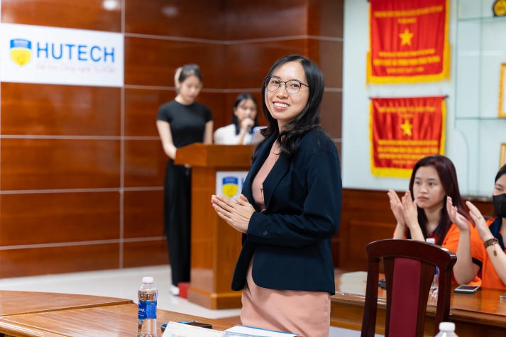 Sinh viên Khoa Trung Quốc đọ sức tiếng Trung tại cuộc thi “Hán ngữ tranh bá” 18
