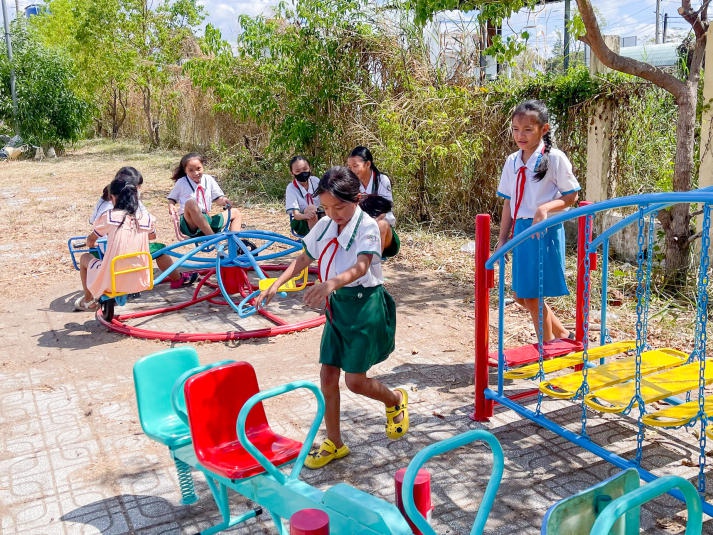 HUTECH bàn giao công trình Sân chơi thiếu nhi tại địa bàn xã Hoà Tân, TP. Cà Mau 62