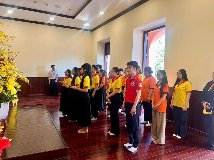 Khi mùa xuân được tạo nên từ ý thức sẻ chia của Khoa Tài chính - Thương mại HUTECH 54