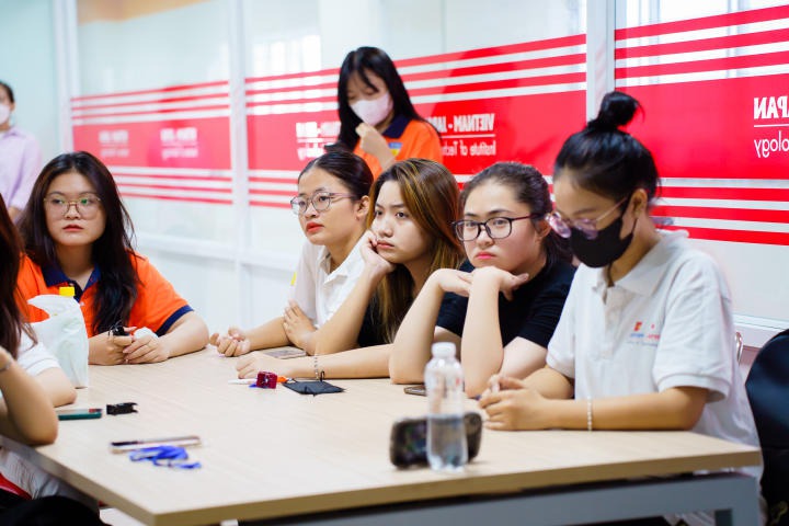 Viện Công nghệ Việt Nhật tổ chức buổi Seminar "Kỹ năng tổng hợp và viết tài liệu nghiên cứu khoa học" 68