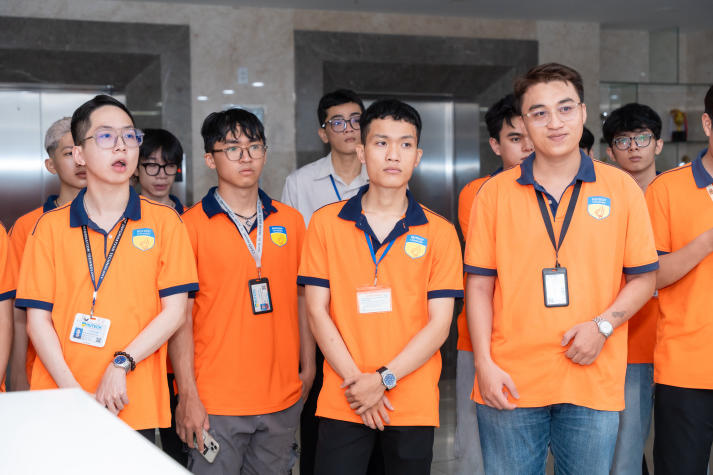 HUTECH IT Office Tour 2025: Sinh viên khám phá môi trường làm việc tại "ông lớn" ngành công nghệ FPT IS 60
