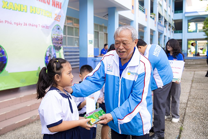 Mùa hè xanh HUTECH 2023: Mặt trận TP.HCM tiếp tục bội thu thành quả 64
