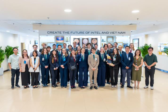 HUTECH welcomes students from University of Groningen for international academic exchange 128