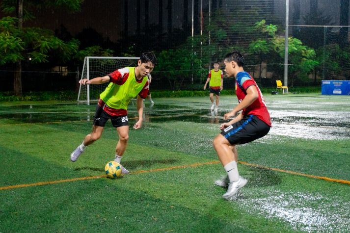 Red Sport đoạt cúp vô địch môn Bóng đá nam Giải thể thao chào đón tân sinh viên 46