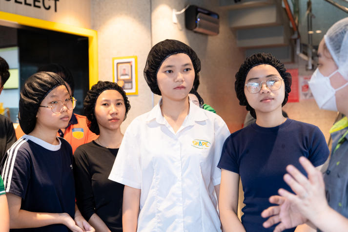 Sinh viên ngành Công nghệ thực phẩm khám phá quy trình vận hành tại McDonald’s Bến Thành 18