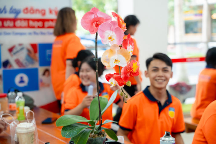 “Khoác áo mới” cho hoa lan: Hành trình sáng tạo của sinh viên Công nghệ sinh học 81