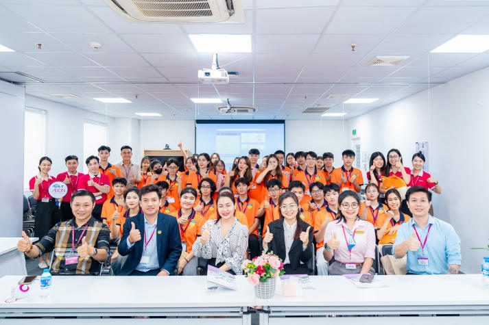 [Video] Sinh viên Viện Đào tạo Quốc tế học hỏi về quy trình vận hành kinh doanh tại AEONMALL Việt Nam 44