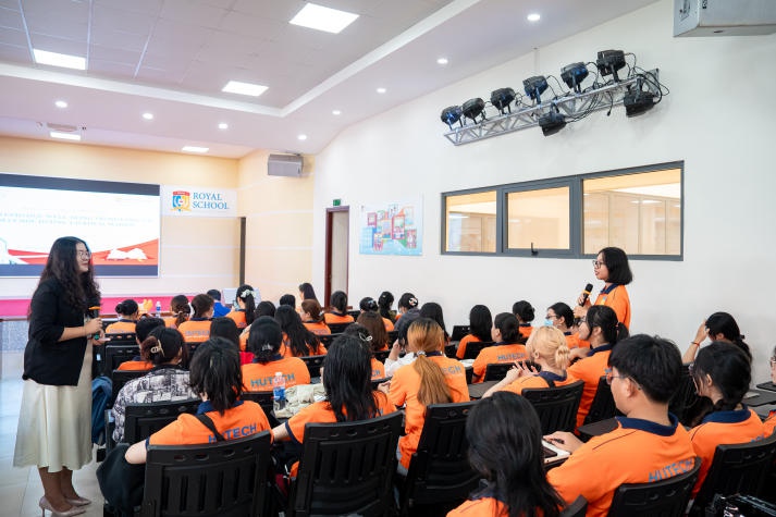 Sinh viên Tâm lý học tìm hiểu việc ứng dụng tâm lý học giáo dục vào thực tế 120