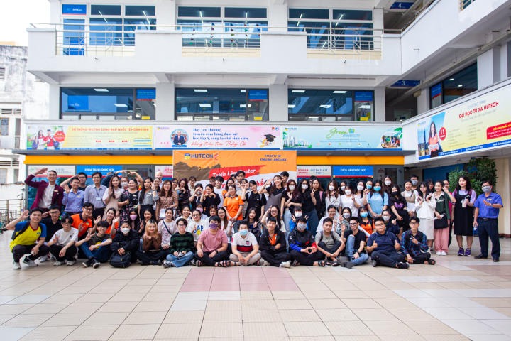 Buổi triển lãm không chỉ giúp sinh viên trau dồi kỹ năng thuyết trình mà còn có cơ hội tìm hiểu sâu hơn về văn hóa Anh - Mỹ