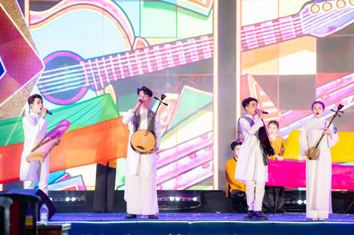 [Ảnh] Những khoảnh khắc vỡ òa cảm xúc tại Chung kết HUTECH’s Got Talent 2026 80