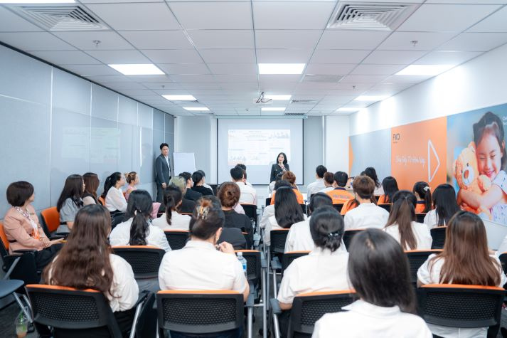 PR-ers HUTECH “bỏ túi” bí quyết phát triển sự nghiệp từ chuyên gia FWD Việt Nam 40