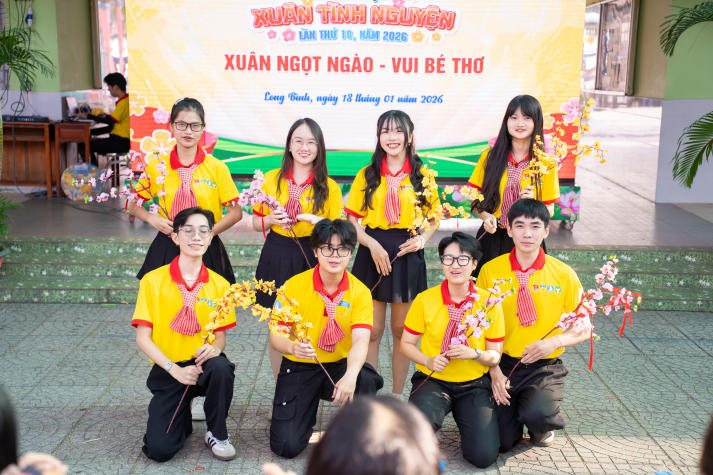 Hơn 200 em nhỏ đón mùa xuân yêu thương từ chương trình Xuân tình nguyện của sinh viên Khoa Thú y 50