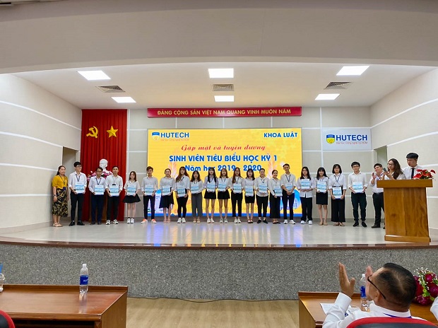 Các Khoa/Viện HUTECH tuyên dương, khen thưởng sinh viên tiêu biểu HKI, năm học 2019 - 2020 154