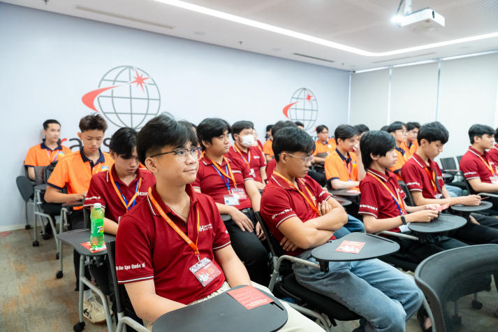 Sinh viên I-HUTECH hiểu nghề, rèn kỹ năng, mở rộng tầm nhìn qua chuyến tham quan Transcosmos Việt Nam 15