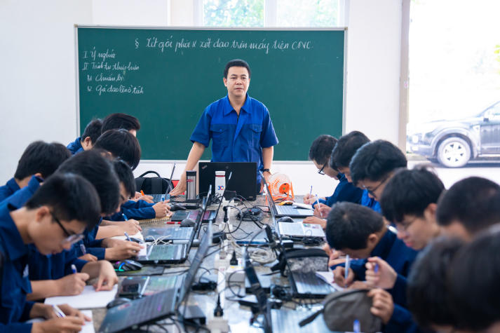 [Video] Kỹ thuật đỉnh cao - Ý tưởng táo bạo: Loạt sản phẩm của sinh viên HUTECH gây sốt 113