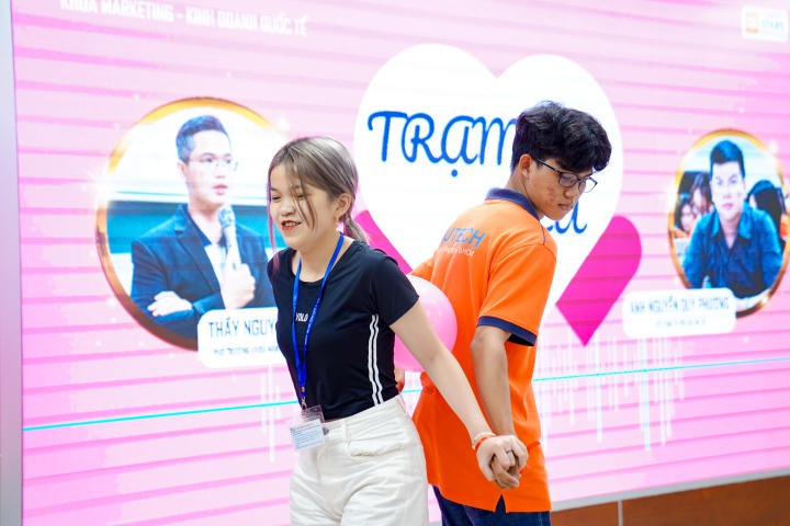 Ý nghĩa ngày Valentine với Talkshow “ Trạm yêu” của Khoa Marketing - Kinh doanh quốc tế 76