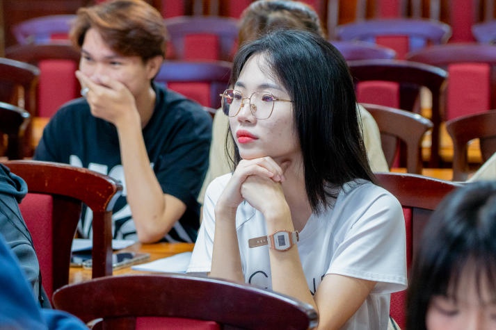 Sinh viên Khoa Hàn Quốc học HUTECH giao lưu cùng nhà thơ Choi Ji In 56