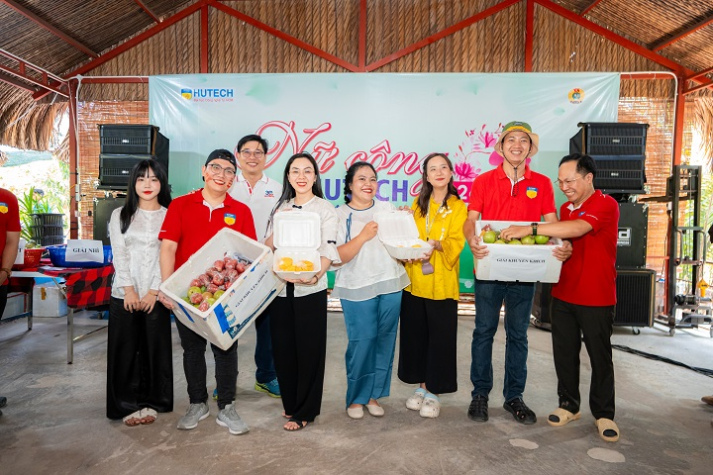 Ngày hội Nữ công HUTECH 2026: Gắn kết yêu thương, lan toả năng lượng tích cực 114