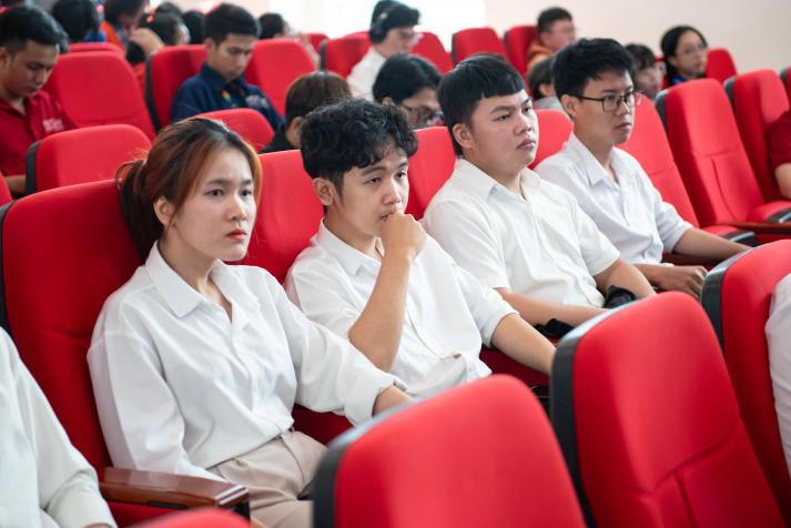 Hội nghị Sinh viên Nghiên cứu Khoa học HUTECH 2025 sẽ diễn ra vào 18/6 tới 56