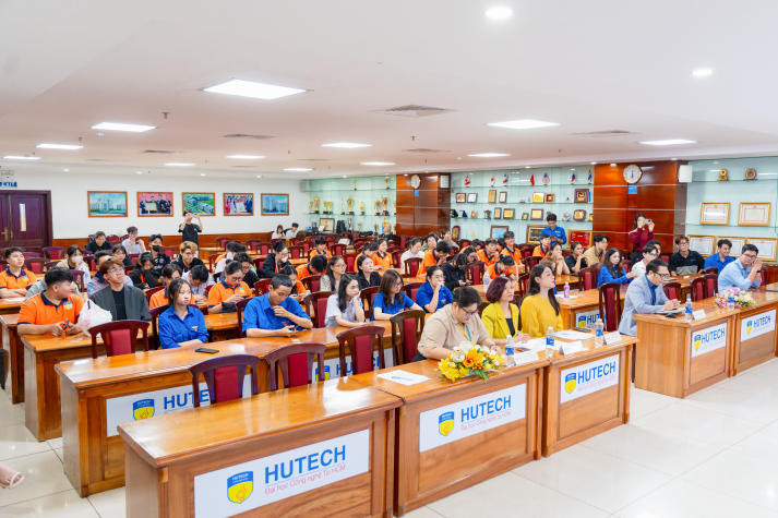 Khi sinh viên Khoa Quản trị kinh doanh trở thành những người truyền cảm hứng 10