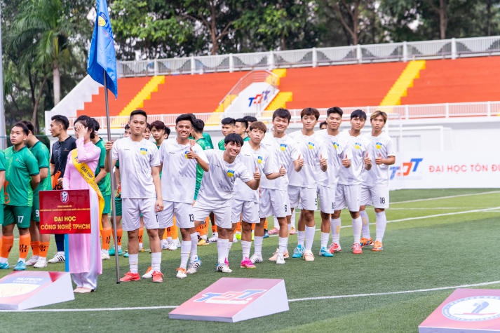 [Ảnh] Trai tài gái sắc HUTECH tự tin “show” nét đẹp năng động đậm chất Gen Z tại đa sân chơi 272