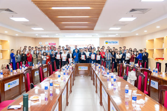 Xây dựng cộng đồng Cựu sinh viên Sau Đại học HUTECH: Kết nối tri thức, lan tỏa giá trị nhân văn 246