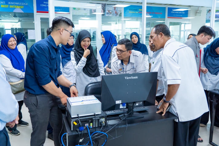 Ampangan Vocational College visits HUTECH and tours facilities at Saigon Hitech Park Campus 66