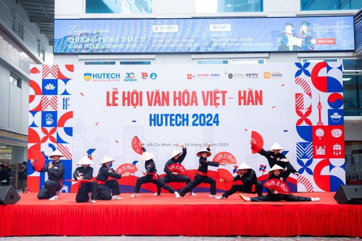 Sinh viên HUTECH "du lịch" Hàn Quốc ngay tại sân trường trong Lễ hội Văn hóa Việt - Hàn 2024 82