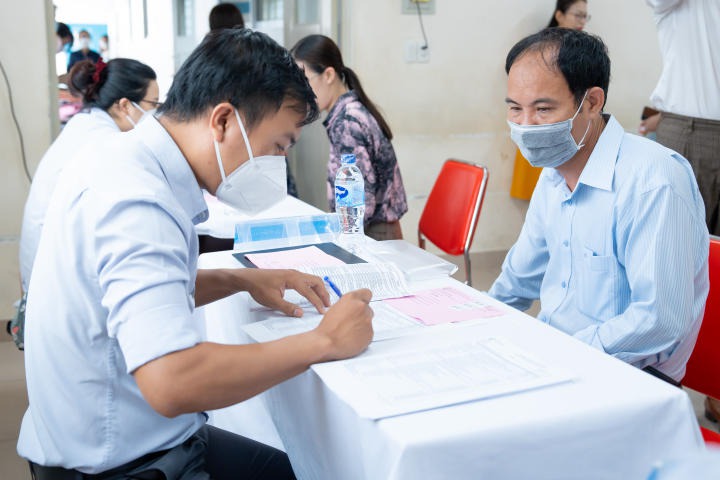 Cán bộ - Giảng viên - Nhân viên HUTECH lấy mẫu xét nghiệm, chuẩn bị chính thức khám sức khỏe định kỳ 2023 80