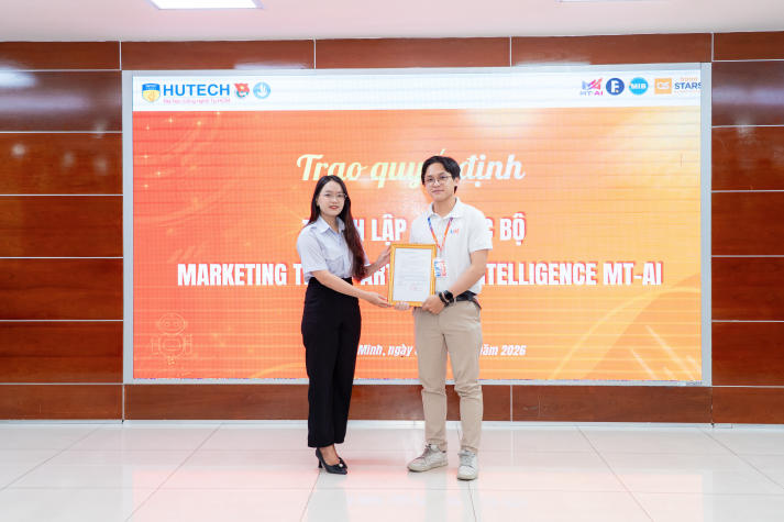 Làm Marketing thời AI: Sinh viên HUTECH học cách giao tiếp và "bắt nhịp" tương lai 58