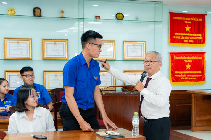 Sinh viên HUTECH lan tỏa tinh thần yêu nước, bồi dưỡng lý tưởng cách mạng từ những chia sẻ truyền lửa 32