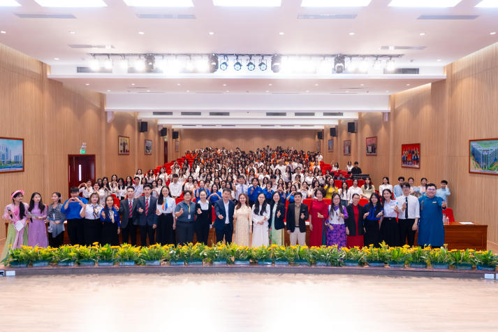 “Khai phóng - Nhân bản - Dân tộc - Hội nhập quốc tế”: bốn trụ cột cho năm học mới của Khoa Trung Quốc học 18