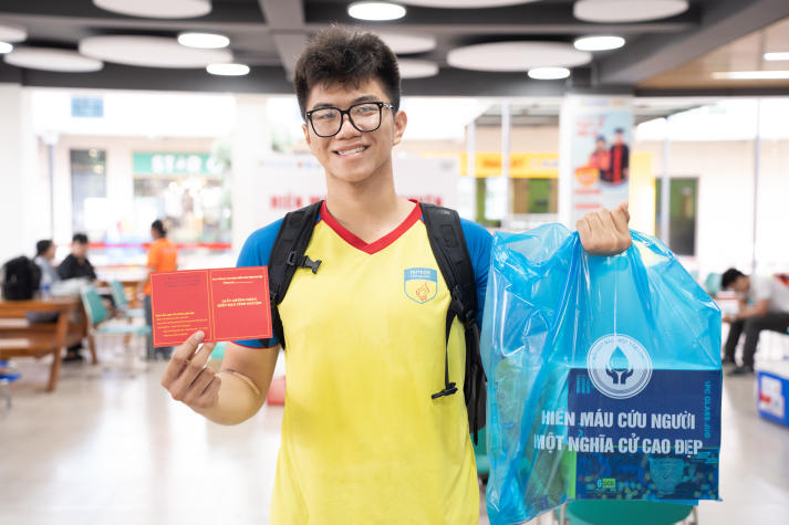 Sinh viên HUTECH trao giọt hồng, lan tỏa yêu thương trong ngày hội hiến máu tình nguyện 66