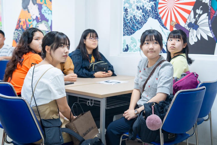 Học sinh Trường THPT Nishiyamato (Nhật Bản) khám phá văn hóa gia đình Việt Nam cùng sinh viên HUTECH 43