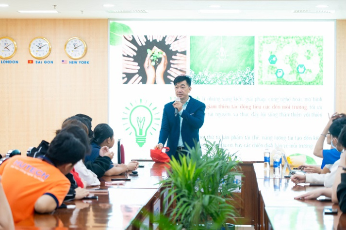 Chuỗi Seminar HUTECH Innovatalk: Truyền cảm hứng cho sinh viên về tư duy phát triển bền vững 31