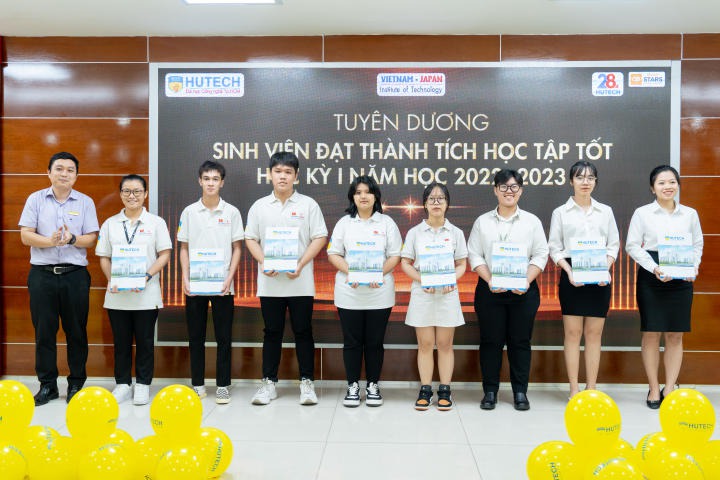 Nhiều gương mặt xuất sắc được khen thưởng tại lễ tuyên dương sinh viên tiêu biểu HKI năm học 2022 - 2023 của VJIT 90