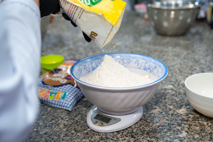 [Video] Sinh viên Công nghệ thực phẩm HUTECH trải nghiệm làm bánh quy gừng, lan tỏa sắc màu Giáng sinh 49