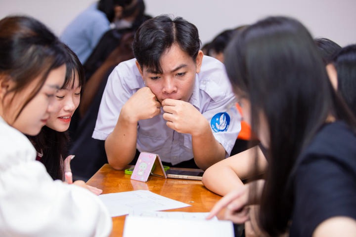 Sinh viên Khoa Khoa học Xã hội và Quan hệ Công chúng thể hiện tài năng qua cuộc thi học thuật “GenZ thông thái” 39
