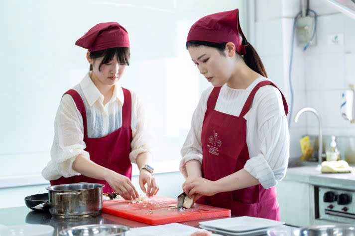 Connecting through flavor: HUTECH and Kagawa Nutrition University students explore Vietnamese-Japanese cuisine 68