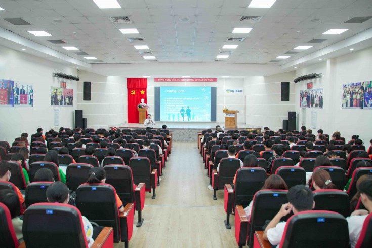 Giám đốc Nhân sự Cty Triumph International Việt Nam mang đến cho sinh viên VJIT nhiều “bí kíp” để chinh phục nhà tuyển dụng 63