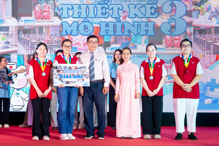 [Video] Sinh viên Khoa Điều dưỡng - Kỹ thuật y học “cháy” hết mình tại HUTECH’s Health Festival 2026 187