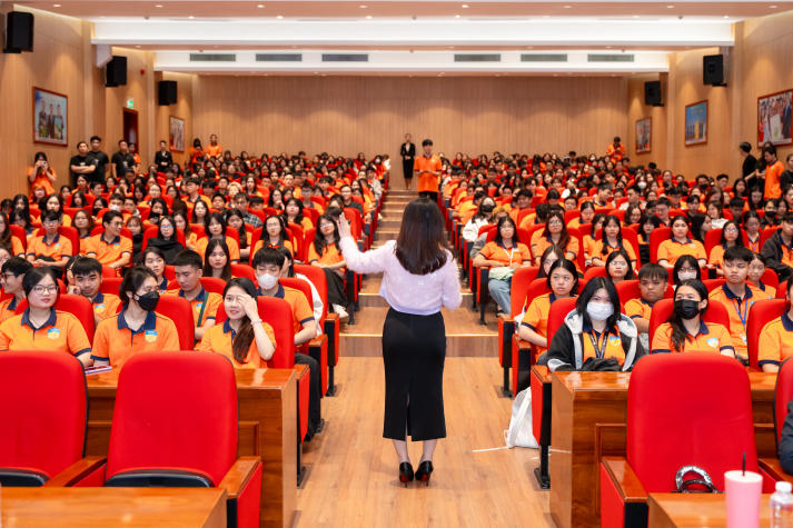 Hoàn thiện hình ảnh cá nhân, sinh viên HUTECH tự tin tỏa sáng với phong thái chuyên nghiệp 40