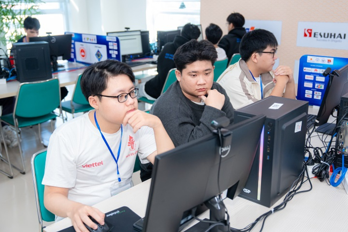 Khai mạc Chung kết OlpAI'25, các thí sinh bước vào đường đua 6 tiếng “cân não” 58