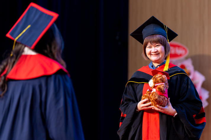 Tự hào khoác áo cử nhân, sinh viên HUTECH viết tiếp hành trình tương lai 80