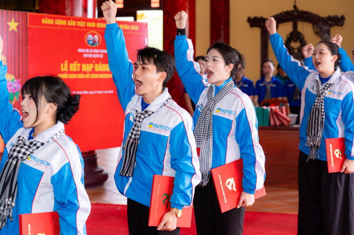 07 chiến sĩ Mùa hè xanh HUTECH vinh dự đứng vào hàng ngũ của Đảng Cộng sản Việt Nam 260